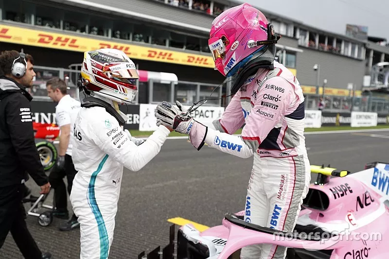 Polesitter Lewis Hamilton, Mercedes AMG F1, derde plaats Esteban Ocon, Racing Point Force India VJM11 
