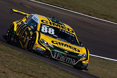 Em final emocionante, Fraga tira pole de Di Grassi em Cascavel