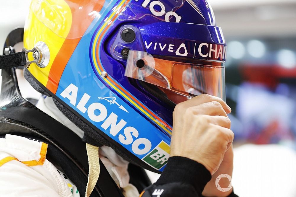 Fernando Alonso, McLaren poniéndose el casco