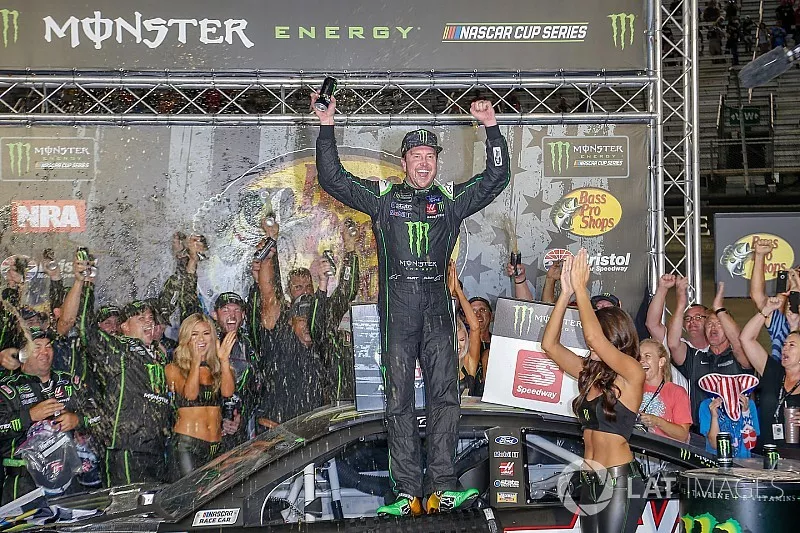 Race winner Kurt Busch, Stewart-Haas Racing, Ford Fusion Monster Energy / Haas Automation