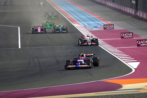 Tsunoda y su confusión en la radio en Qatar: Escuché castor y no retrovisor