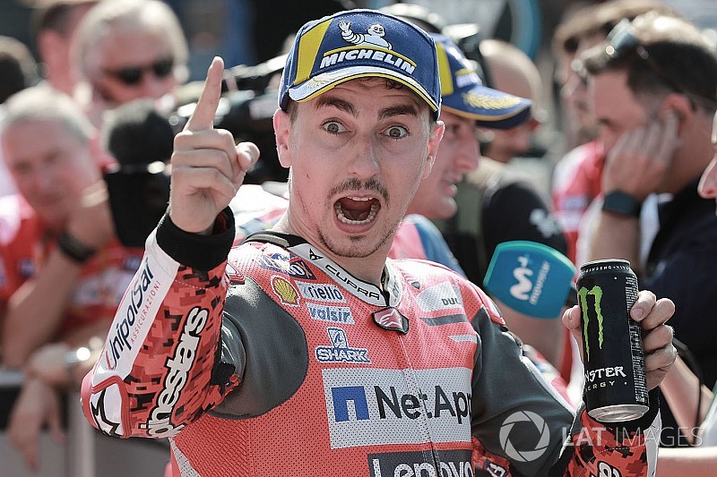 Lorenzo: “Todo esto no sirve de nada si no ganamos la carrera”