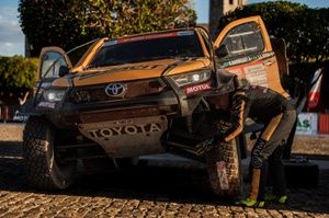 Sertões: Irmãos Baumgart mantêm briga nos carros enquanto Schareina lidera nas motos após primeiro dia da Maratona