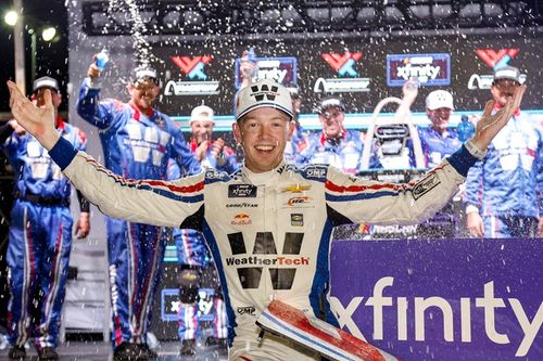 NASCAR Xfinity: Zilisch garante t&iacute;tulo da temporada regular com vit&oacute;ria ca&oacute;tica em Gateway