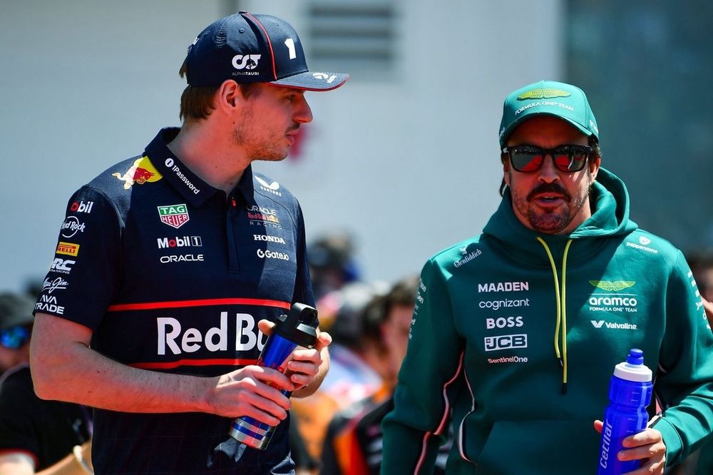 Max Verstappen, Red Bull Racing, Fernando Alonso, Aston Martin Racing