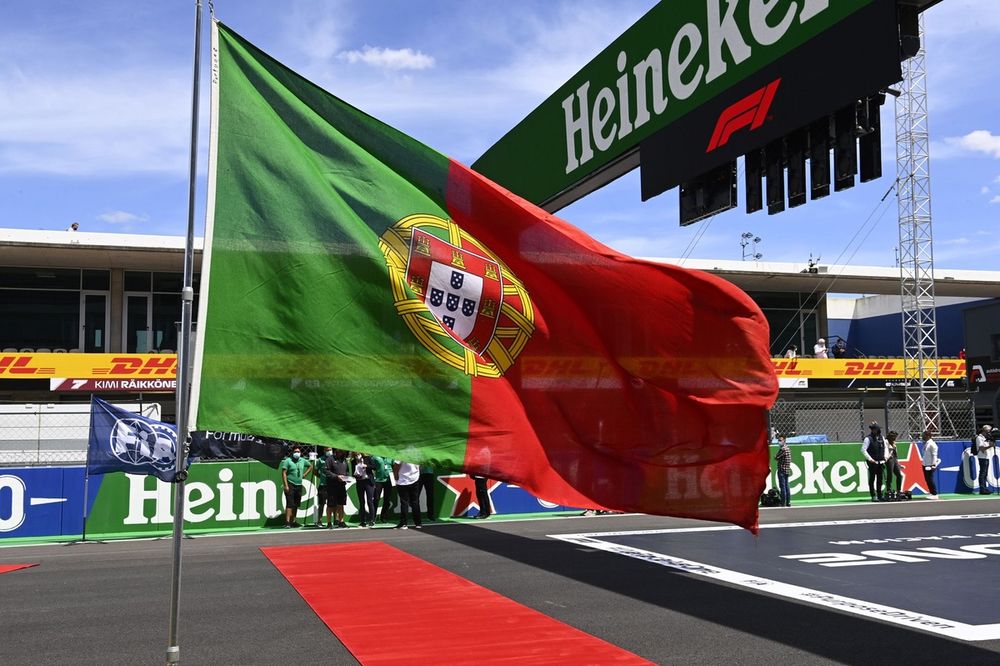 De Portugese vlag op de grid