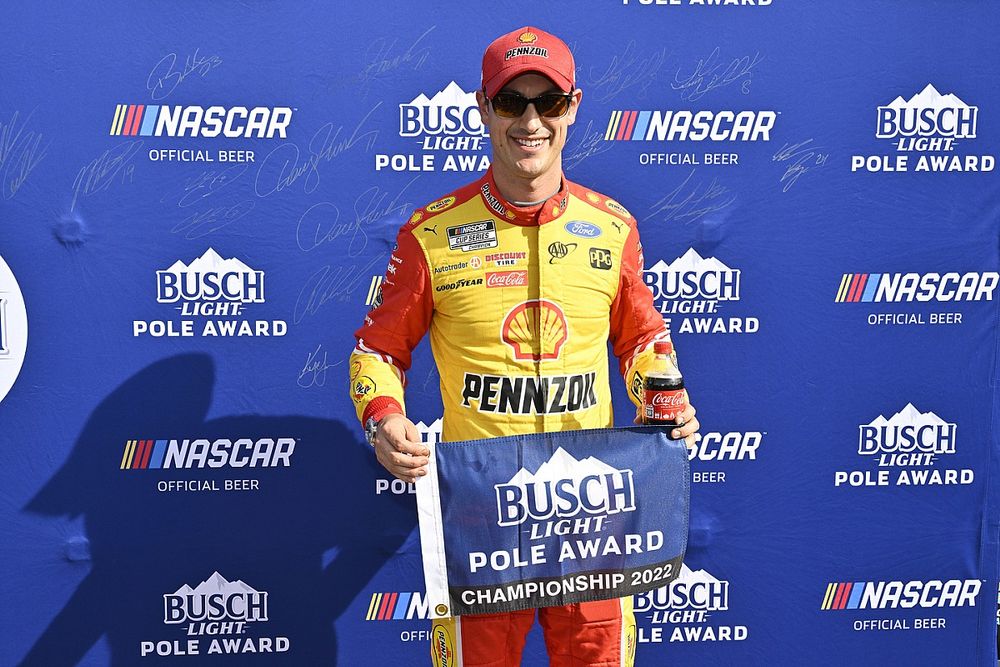 Ganador de la pole Joey Logano, Team Penske, Shell Pennzoil Ford Mustang