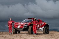 Sainz: "Laia tiene las cualidades para llegar a luchar por el Dakar en coche"