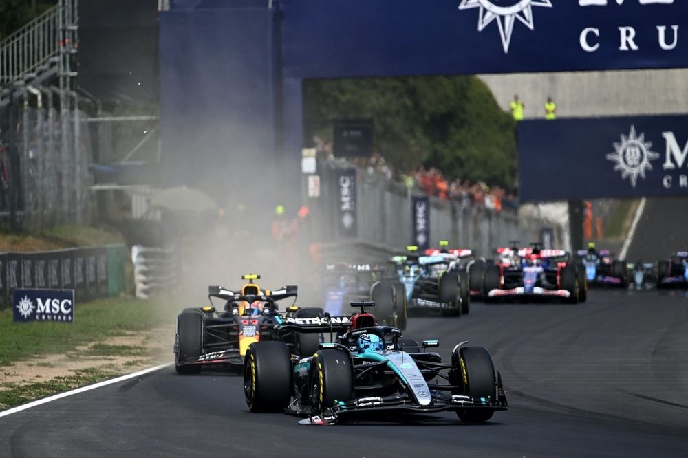 George Russell, Mercedes F1 W15 Sergio Perez, Red Bull Racing RB20 