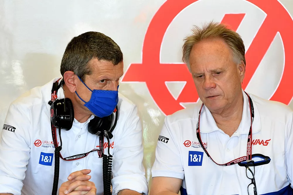 Guenther Steiner, director del equipo Haas F1, y Gene Haas, propietario y fundador de Haas F1