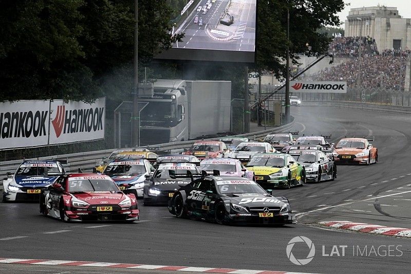 Robert Wickens, Mercedes-AMG Team HWA, Mercedes-AMG C63 DTM leads