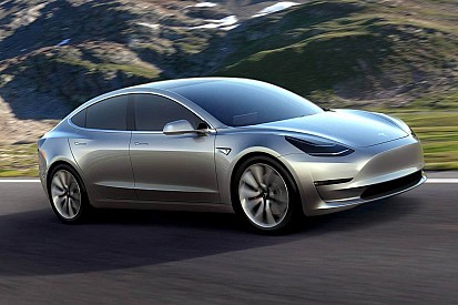 Середня ціна продажу Tesla Model 3 становить 60 000 доларів