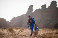 Sainz explica los pinchazos en el Dakar 2026 y detalla su enfoque para lo que queda