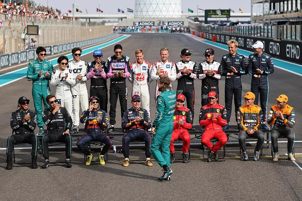 Ahead of his final race, Sebastian Vettel, Aston Martin, greets his fellow drivers. Back row, L-R: Lance Stroll, Aston Martin, Yuki Tsunoda, Scuderia AlphaTauri, Pierre Gasly, Scuderia AlphaTauri, Fernando Alonso, Alpine F1 Team, Esteban Ocon, Alpine F1 T