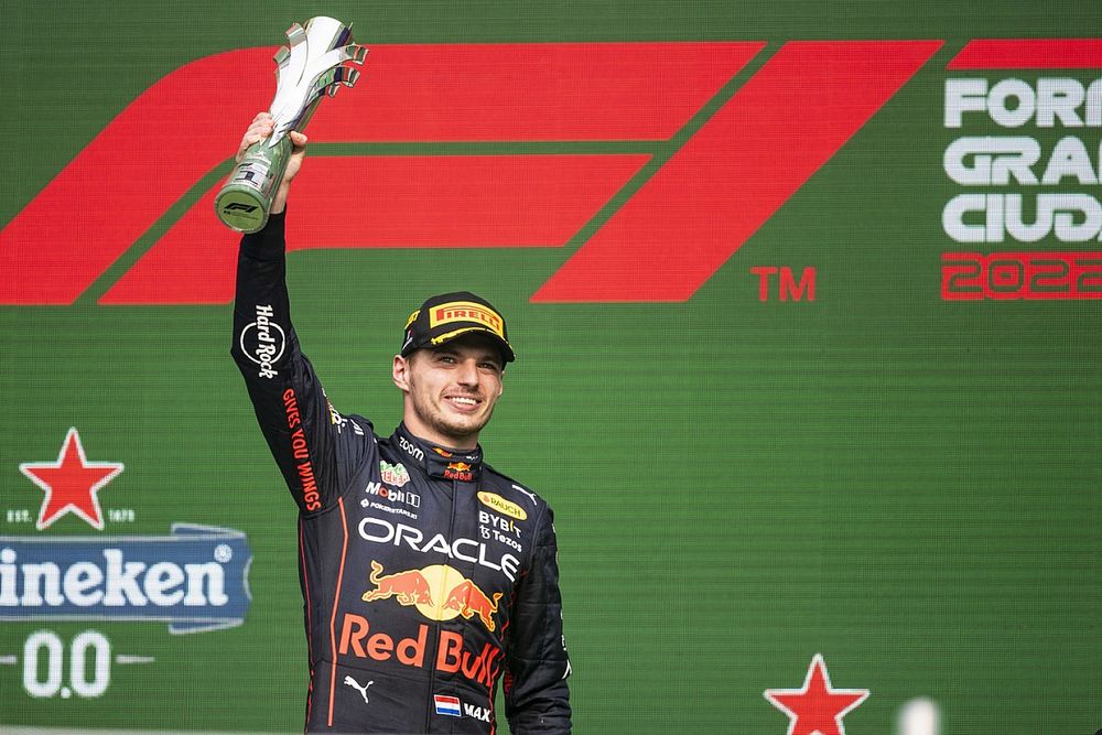 Max Verstappen, Red Bull Racing, 1st position, lifts the winners trophy