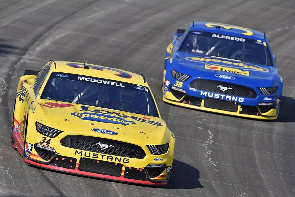 Michael McDowell, Front Row Motorsports, Ford Mustang Love's Travel Stops and Anthony Alfredo, Front Row Motorsports, Ford Mustang Speedco