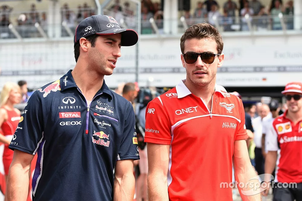 Daniel Ricciardo, Red Bull Racing e Jules Bianchi, Marussia F1 Team, durante la drivers parade