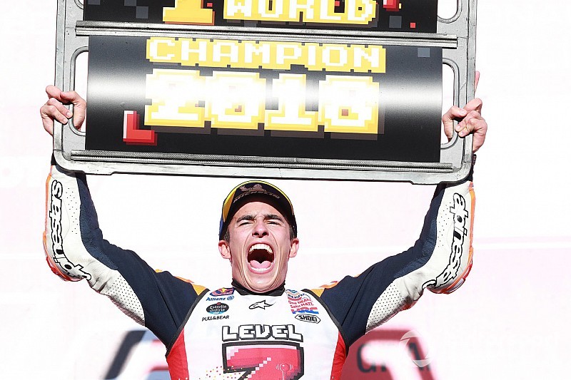 Fotogallery MotoGP: Marc Marquez festeggia a Motegi il suo settimo titolo