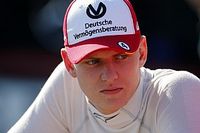 Mick Schumacher defektet kapott az első körben, nem szerzett pontot