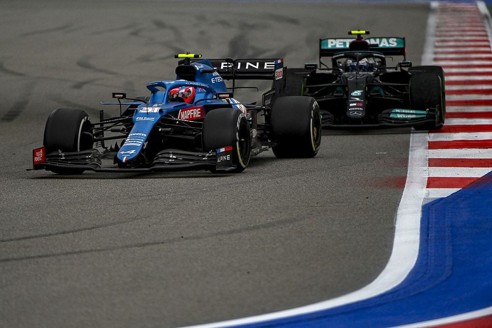 Esteban Ocon, Alpine A521, Valtteri Bottas, Mercedes W12