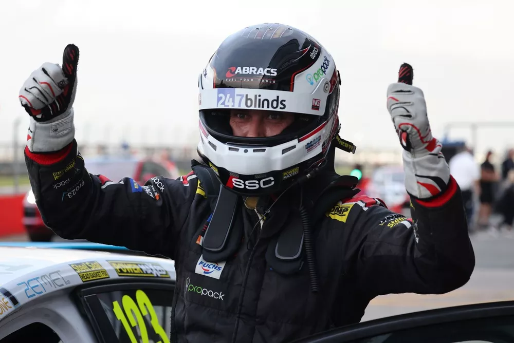 Dan Lloyd, Power Maxed Racing Vauxhall Astra