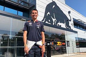 Alex Albon inicia oficialmente su trabajo con Red Bull Racing