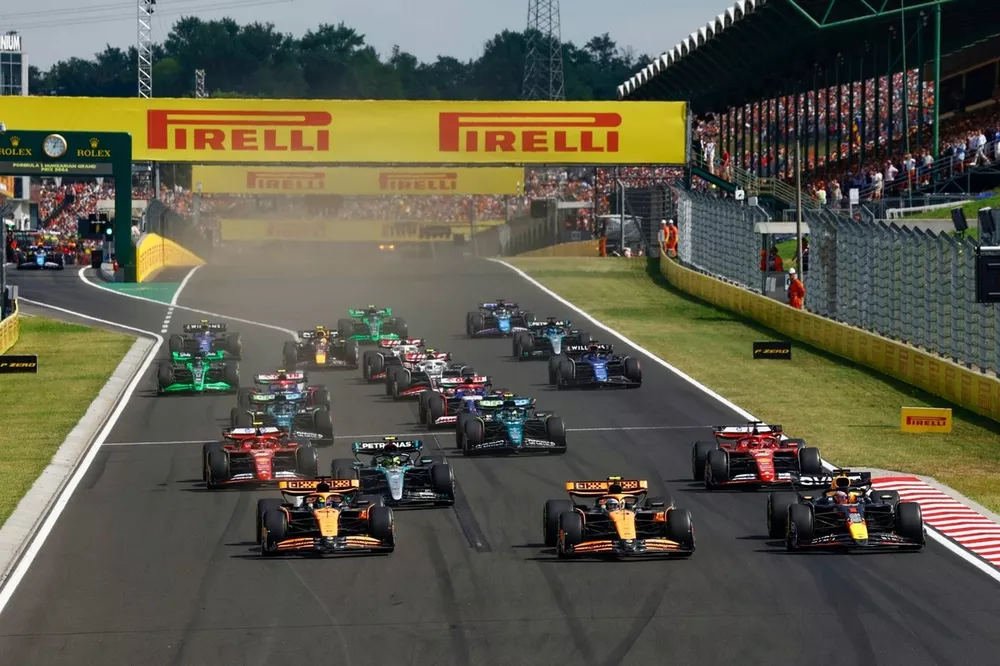 Lando Norris, McLaren MCL38, Oscar Piastri, McLaren MCL38, Max Verstappen, Red Bull Racing RB20, Lewis Hamilton, Mercedes F1 W15, Charles Leclerc, Ferrari SF-24, Carlos Sainz, Ferrari SF-24, the rest of the field at the start