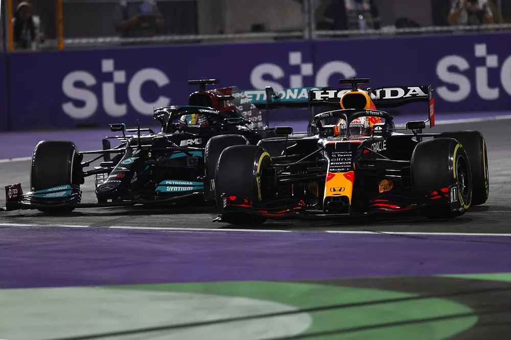 Max Verstappen, Red Bull Racing Lewis Hamilton, Mercedes 