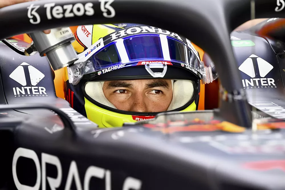 Sergio P&eacute;rez, Red Bull Racing RB15 adaptado (muleto) con los Pirelli de 18 pulgadas 