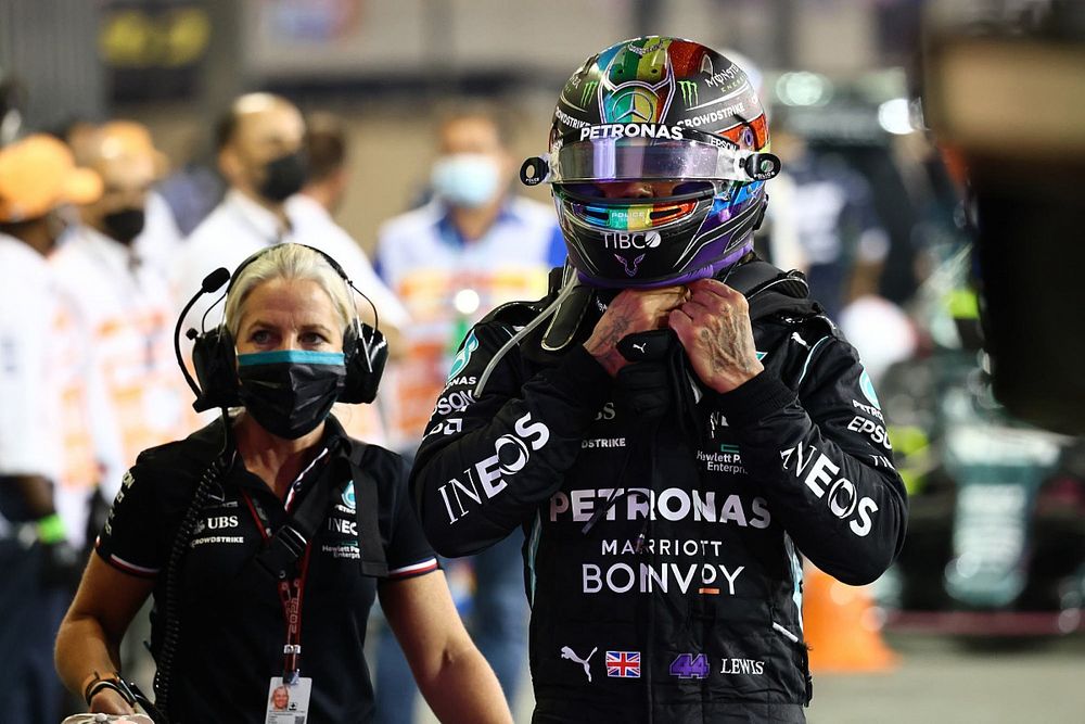 Lewis Hamilton, Mercedes, 2ª posición, llega al Parc Ferme