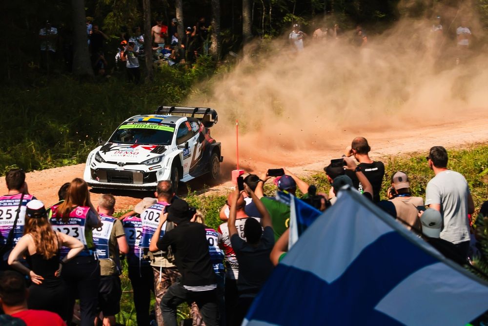 Oliver Solberg, Elliott Edmondson, Toyota Gazoo Racing WRT Toyota GR Yaris Rally1