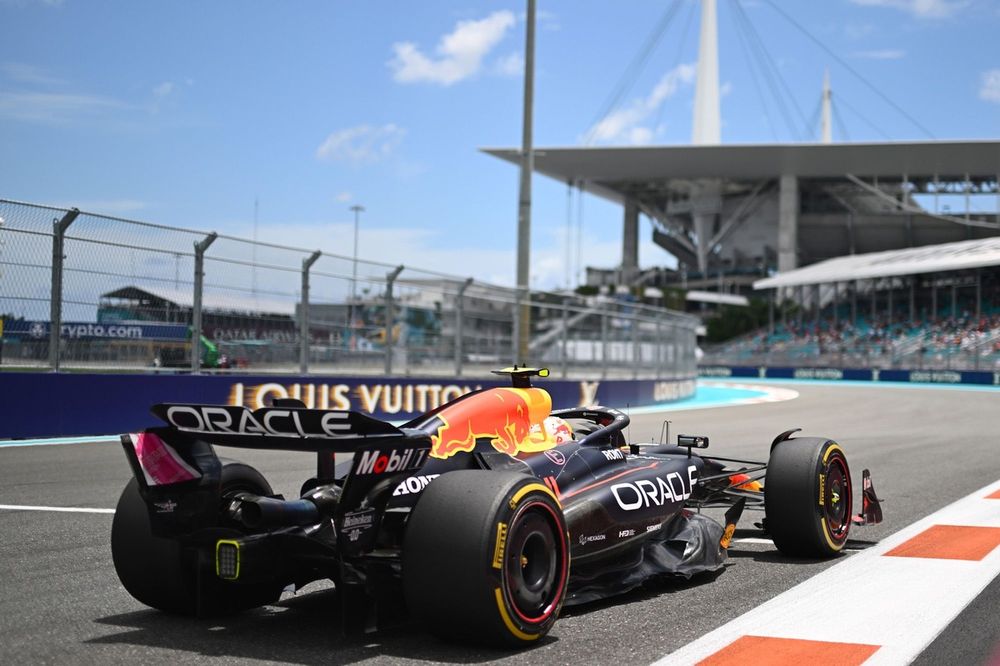 『F1速報』特注スパーク VCARB 01 2024年マイアミGP 角田裕毅 ☆ 【レーシングオン F1速報 特注】 スパーク 1/43 ビザ