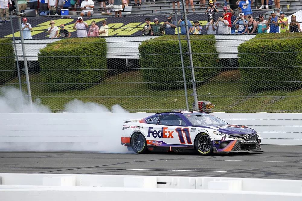 Ganador de la carrera Denny Hamlin, Joe Gibbs Racing, Toyota Camry