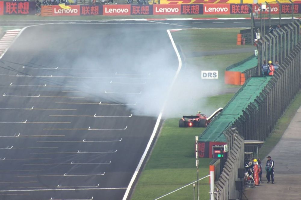 Carlos Sainz crash