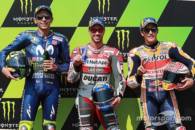 Ganador de la pole Andrea Dovizioso, Ducati Team, segundo Valentino Rossi, Yamaha Factory Racing, tercero Marc Márquez, Repsol Honda Team