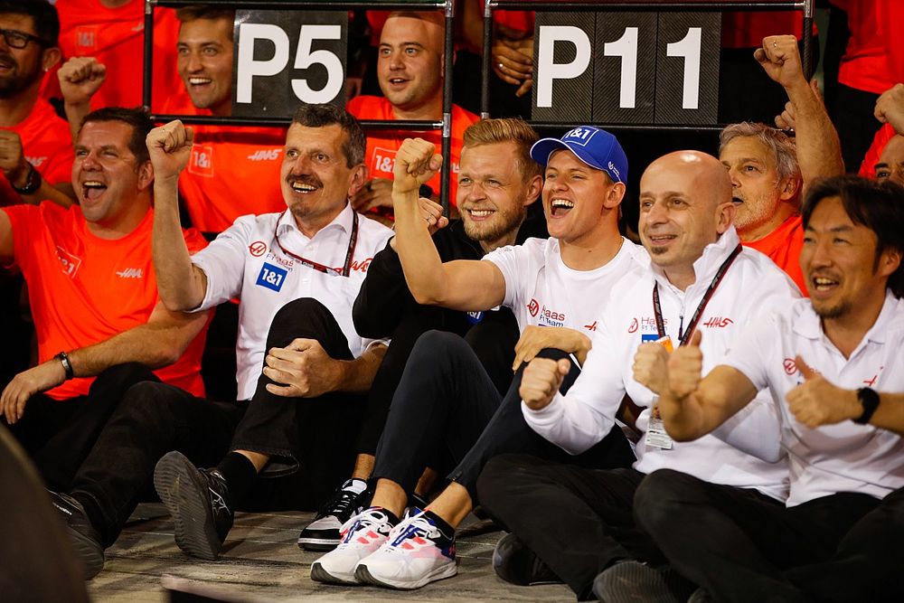 Guenther Steiner, Team Principal, Haas F1, Kevin Magnussen, Haas F1 Team, Mick Schumacher, Haas F1 Team, the Haas team celebrate after the race