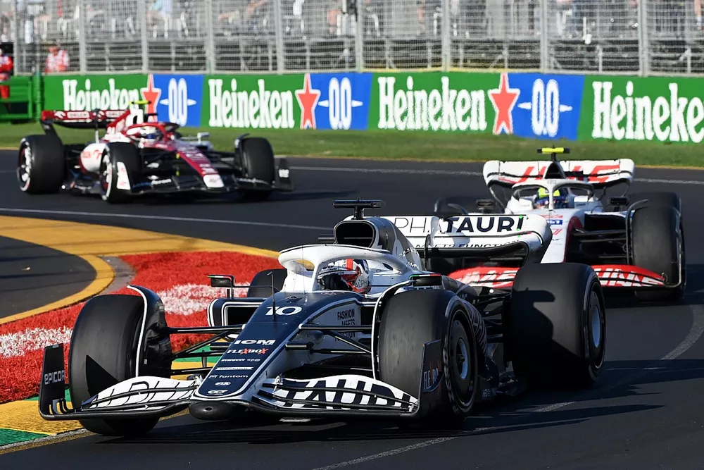 Pierre Gasly, AlphaTauri AT03, Mick Schumacher, Haas VF-22, Zhou Guanyu, Alfa Romeo C42