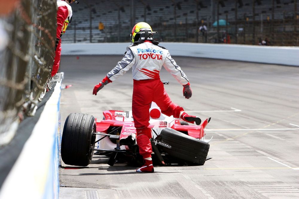Ralf Schumacher,  kicks his Toyota TF105