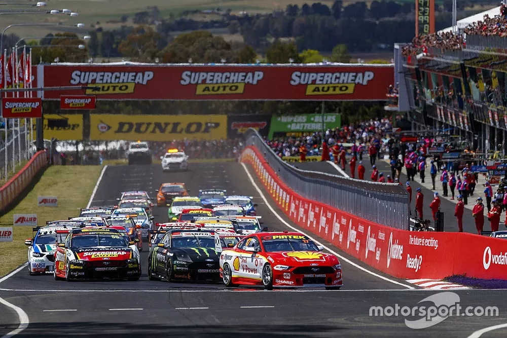 Scott McLaughlin, DJR Team Penske Ford leads at the start of the race