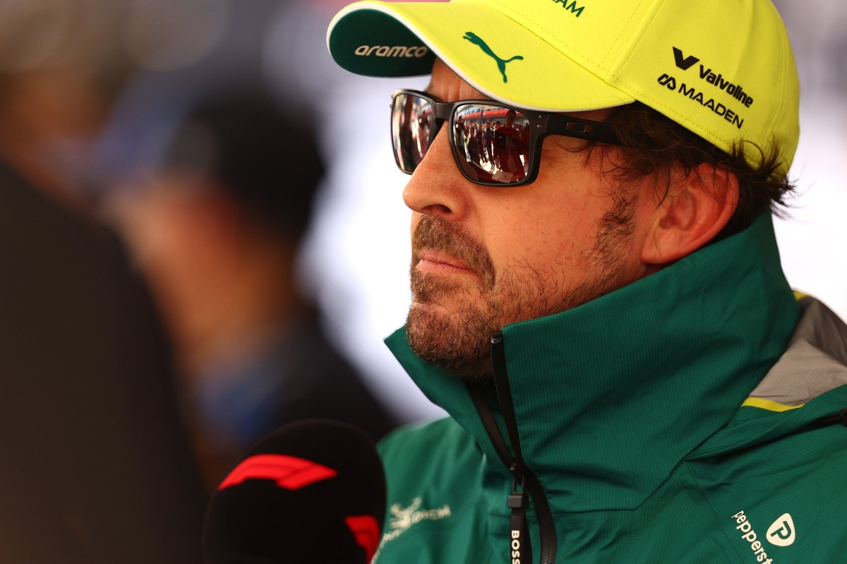 Alonso: "Nos faltan tres o cuatro meses para salir del grupo del fondo"