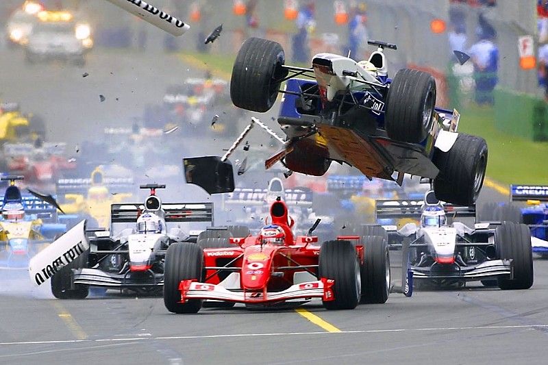 Accidente en la primer curva de Ralf Schumacher, Williams vuela sobre Rubens Barrichello, Ferrari