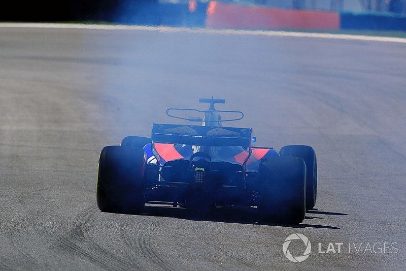 Brendon Hartley, Scuderia Toro Rosso STR12 avec une casse moteur