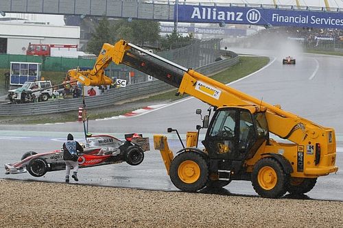 El minuto de gloria de Winkelhock, la gr&uacute;a de Hamilton y victoria de Alonso