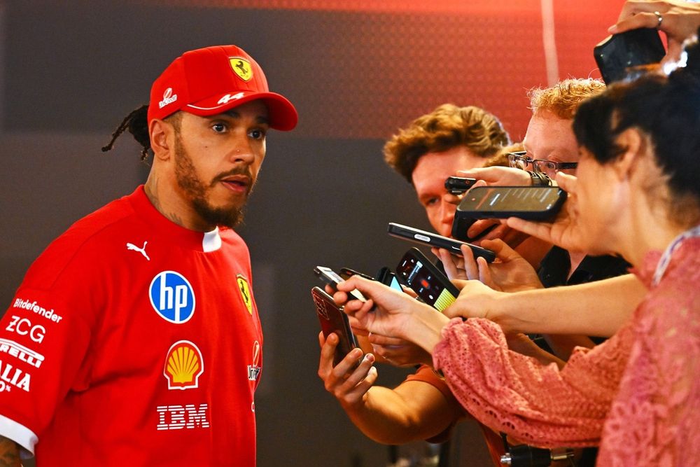 Hamilton planea una desintoxicación digital total tras una difícil temporada debut con Ferrari
