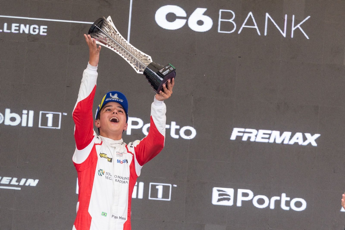 Porsche Cup: Felipe Massa diz que é "especial" ver Pipo vencendo pela primeira vez em Interlagos