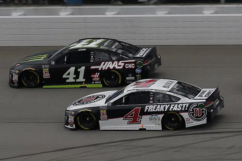 Kevin Harvick, Stewart-Haas Racing, Ford Fusion Jimmy John's Kurt Busch, Stewart-Haas Racing, Ford F