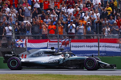 Mercedes pidió a Hamilton sacar cinco segundos de ventaja por posible penalización