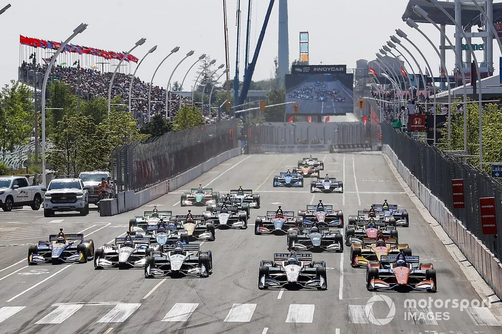 Josef Newgarden, Team Penske Chevrolet, Scott Dixon, Chip Ganassi Racing Honda mènent au départ
