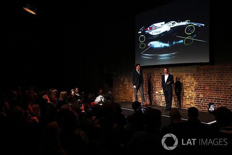 Paddy Lowe, en el escenario con el FW41