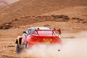 Loeb "iba a 107 km/h en una zona de 30", dice la organizaci&oacute;n